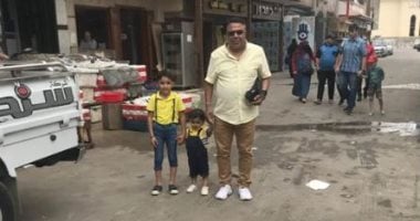 شاهد .. "سيف وآدم" محمد الننى بصحبة جدهما 