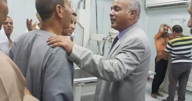 وكيل "صحة بنى سويف" يزور مصابى حادث "بيارة أقفهص" بمستشفى الفشن