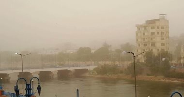 المرور ينشر سيارات اﻹغاثة على الطرق بسبب العاصفة الترابية لمنع الحوادث