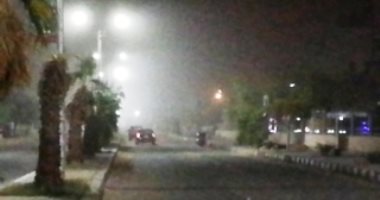 صور.. عواصف ترابية تضرب مراكز الوادى الجديد وتحجب الرؤية على الطرق 