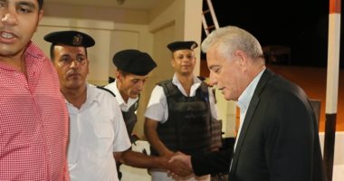 صور.. محافظ جنوب سيناء يوزع كعك العيد بالكمائن ويتفقد استعدادات صلاة العيد 