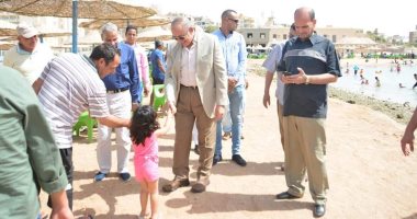 صور.. محافظ البحر الأحمر يتفقد النادى الاجتماعى بالغردقة