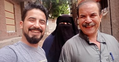 مع الأهل الفرحة فرحتين.. "صبرى" يحتفل مع والديه بعيد الفطر فى الغربية