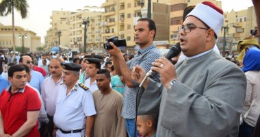 ترجمة خطبة العيد بلغة الإشارة بميدن أبوالحجاج بالأقصر بحضور المحافظ.. صور