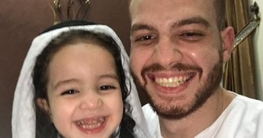 العيد فرحة.. عزت يشارك بصور ملابس العيد لطفله من القليوبية