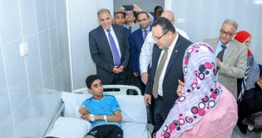 محافظ الإسكندرية يزور مستشفيات الأنفوشى وسبورتنج لتقديم التهنئة للمرضى
