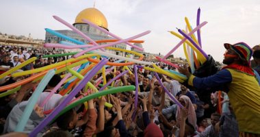 رغم التحديات.. الفلسطينيون يحتفلون بعيد الفطر 