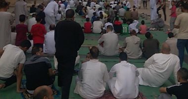 صور.. صلاة العيد تجمع أهالى شارع عبد الله الرفاعى بالمرج