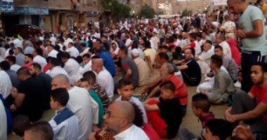 أهالى المرج القديمة يشاركون بصور صلاة العيد فى مسجد النور