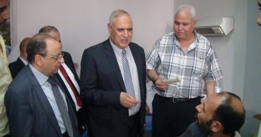 رئيس النقل العام بالقاهرة يتفقد مستشفى الهيئة ويوزع "العيدية" على المرضى