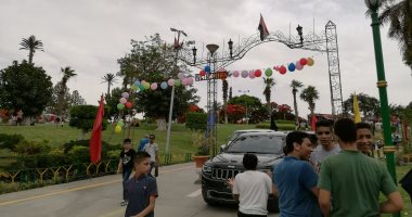 عروض مسرحية وترفيهية للزوار.. حشود بالحديقة الدولية فى ثانى أيام العيد (صور)