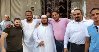 محمد على: يشارك بصورة له وأصدقائه ثانى أيام عيد الفطر: الصحاب أغلى حاجة