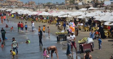 صور.. اقبال كبير على شاطئ بورسعيد والحدائق والمتنزهات فى ثالث أيام عيد الفطر