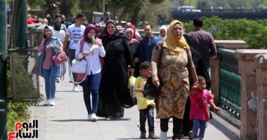 فرحة العيد لسه مكملة.. احتفالات المصريين بثالث أيام عيد الفطر على النيل