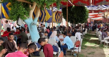 صور.. توافد أهالى أسيوط على الحدائق والمتنزهات العامة للاحتفال بعيد الفطر