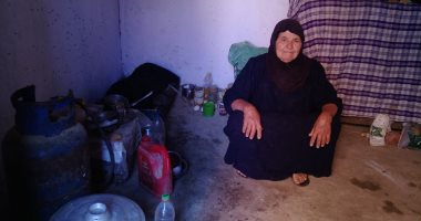 حكايات ستات بـ100 راجل فى تربية الأبناء بالفيوم بعد وفاة الزوج أو الانفصال.. "حكمات" تربى الطيور للإنفاق على 4 أبناء.. و"فتحية" 60 سنة تعمل بمهن الرجال فى الأراضى الزراعية.. و"عطيات" تصنع الطواقى الصوف (صور)