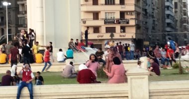 المواطنون يحتفلون بثالث أيام العيد بميدان التحرير (صور)