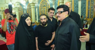 سمير غانم وأشرف زكى وشيرين يقدمون واجب العزاء في محمد نجم