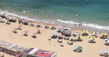 صور.. إقبال كبير على الشواطئ بالإسكندرية فى ثالث أيام عيد الفطر المبارك
