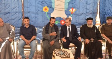 صور.. محافظ أسيوط يزور أسرة أحد شهداء العريش بمركز القوصية لتقديم العزاء