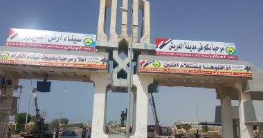 صور.. مدينة العريش تستعد للصيف بترميم المداخل ورفع كفاءة الشاطئ