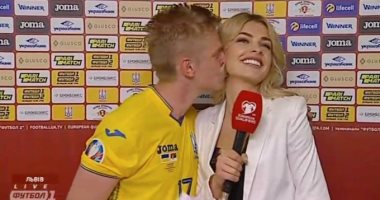 فيديو.. قبلة من لاعب أوكرانيا لمذيعة احتفالا بالفوز على صربيا