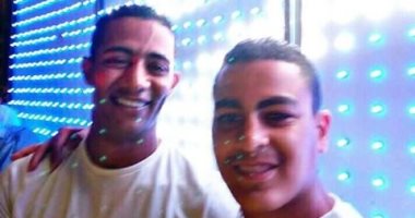 قارئ يشارك بصورته مع الفنان محمد رمضان بأحد المولات التجارية