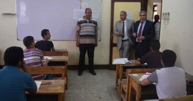 صور.. محافظ المنيا يتفقد لجان الثانوية العامة لمتابعة انتظام سير الامتحانات