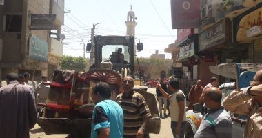 صور.. إزالة 21 حالة إشغالات وتحرير 36 محضر بحملة بمدينة الفشن جنوب بنى سويف 