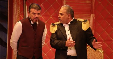 "يعيش أهل بلدى" ينير المسرح القومى بجمهوره وغدًا آخر عروضه 