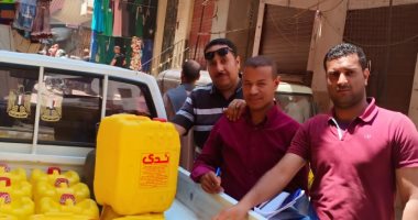 ضبط مصنع زيت بأسيوط يعبئ كميات ناقصة الوزن قبل طرحها بالأسواق
