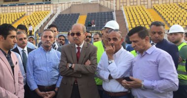 صور.. شريف إسماعيل يتفقد استاد الإسماعيلية استعدادًا لأمم أفريقيا