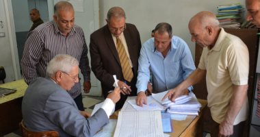 محافظ الدقهلية يراجع دفاتر اصدار التراخيص ويطالب الموظفين بإتاحتها للمواطنين