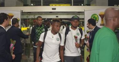 وصول منتخبى نيجيريا وزيمبابوى مطار القاهرة للمشاركة فى أمم أفريقيا