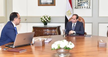 الرئيس السيسى يكلف بدراسة نقل مركبى خوفو إلى المتحف المصرى الكبير