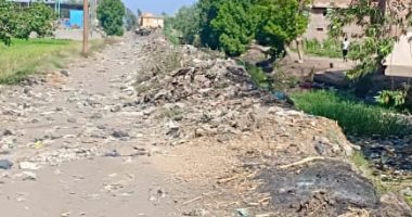 صور.. اضبط مخالفة.. أعمدة إنارة مائلة بعزبة خالد بقليوب تثير غضب الأهالى