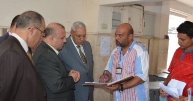 محافظ الدقهلية يتابع توزيع أوراق أسئلة امتحانات الثانوية العامة على اللجان