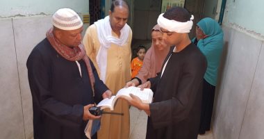صور.. موظفو الصحة بأسيوط يتنكرون بالجلباب البلدى ويضبطون مخالفات بالجملة 