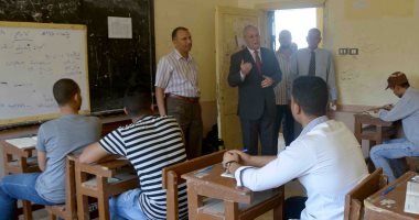 صور.. محافظ الأقصر يتفقد عددا من لجان امتحانات الثانوية العامة