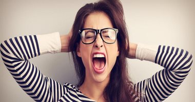 6 أطعمة يجب تجنبها عند الشعور بالغضب.. منها السكريات