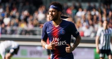 المصائب تتوالى على نيمار.. بلاغ ضد نجم سان جيرمان من مشجع 