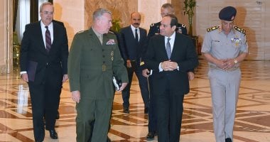 تفاصيل لقاء السيسى بقائد القيادة المركزية الأمريكية.. الرئيس يؤكد أهمية العلاقات الاستراتيجية الممتدة بين القاهرة وواشنطن خاصة التعاون العسكرى.. و"ماكينزى": نثمن جهود مصر فى مكافحة الإرهاب