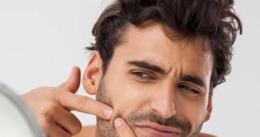 نمو الشعر داخل الجلد مرض يؤدى لظهور النتوءات والبثور.. اعرف السبب