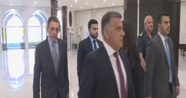 صور.. رجل الأعمال اللبنانى المطلق سراحه من إيران يصل بعبدا ويلتقى أسرته