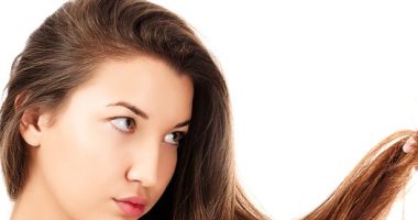 عشان يفضل قوى وصحى.. وصفات طبيعية لعلاج تقصف الشعر