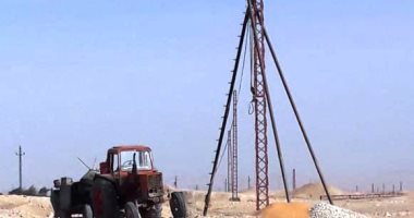 صور.. تنفيذ خط كهرباء باريس فى الوادى الجديد بتكلفة 48 مليون جنيه