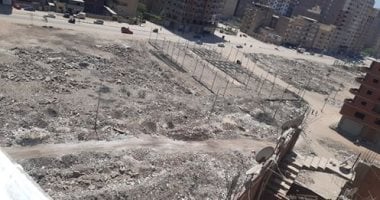 القمامة تسد مداخل شارع رئيسى بالمحلة الكبرى