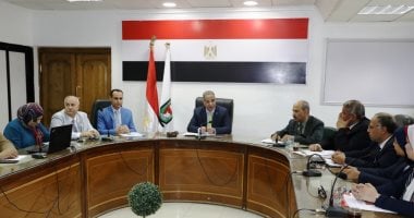 صور.. محافظ سوهاج يناقش خطة المجلس القومى للسكان للعام المقبل
