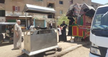 صور.. حملات لرفع الإشغالات بحى السلام أول