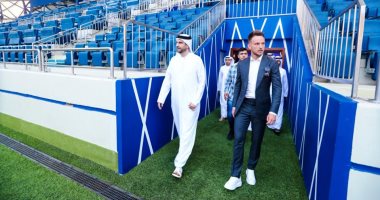 "راكيتيتش" نجم برشلونة داخل نادى النصر الإماراتى خلال زيارته لدبى "صور"